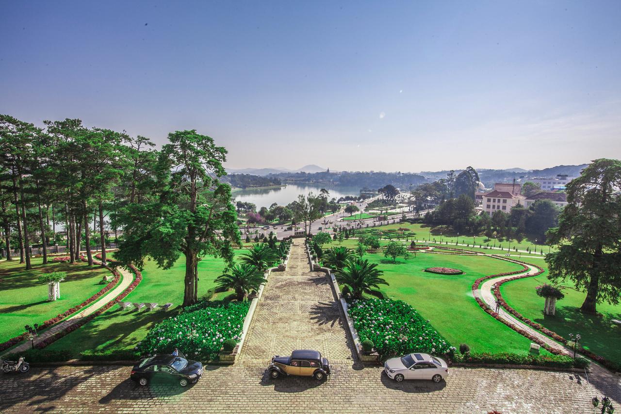Đặt sân Dalat Palace Golf 18 hố cho khách của hội viên