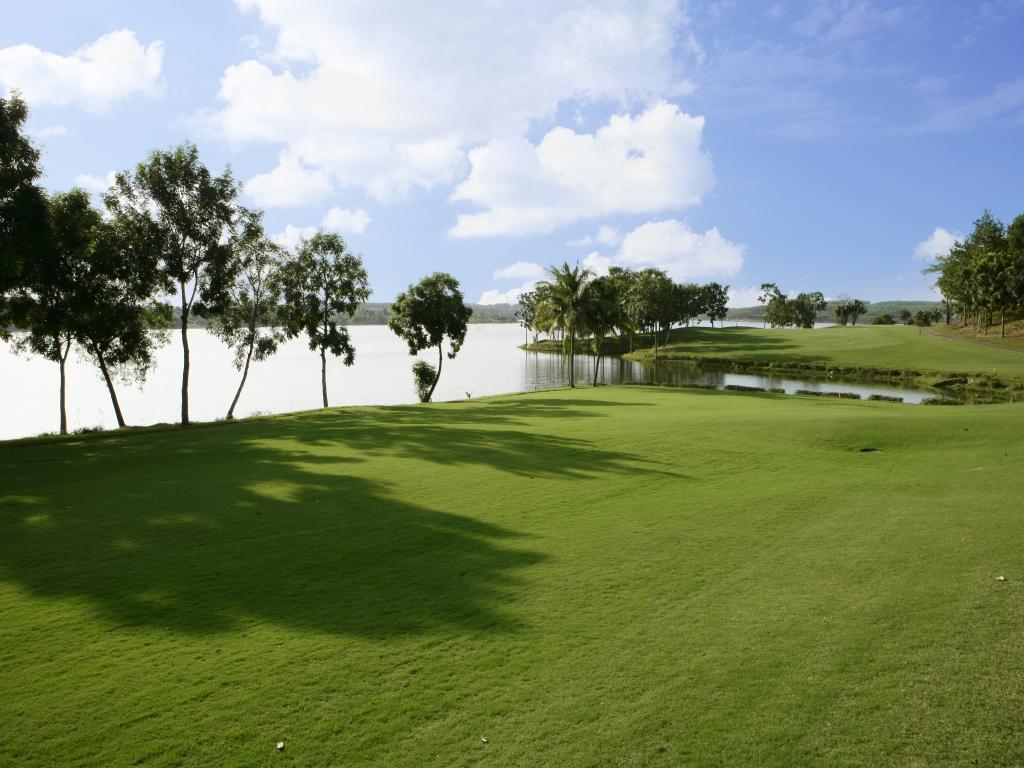 Sân golf Đồng Nai - Dong Nai golf Resort cho khách tham quan